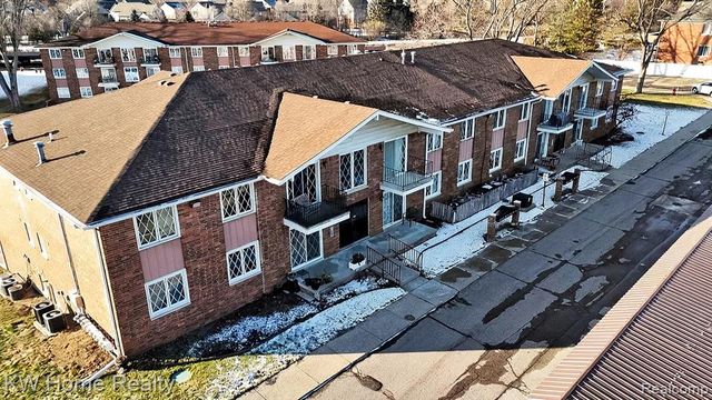 54781 Shelby Road 80, Utica, MI 48316