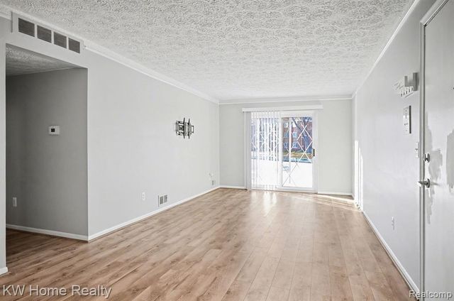 54781 Shelby Road 80, Utica, MI 48316