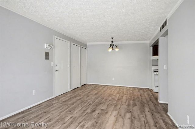 54781 Shelby Road 80, Utica, MI 48316