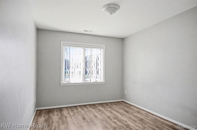 54781 Shelby Road 80, Utica, MI 48316