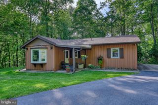 2216 S GALEN HALL RD, Reinholds, PA 17569