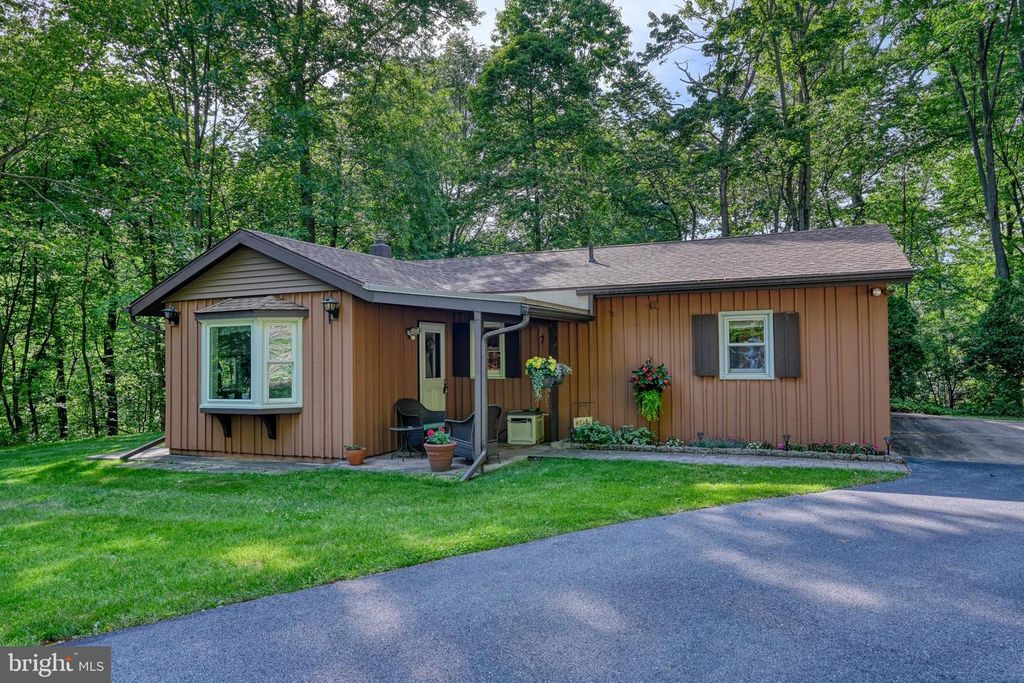 2216 S GALEN HALL RD, Reinholds, PA 17569