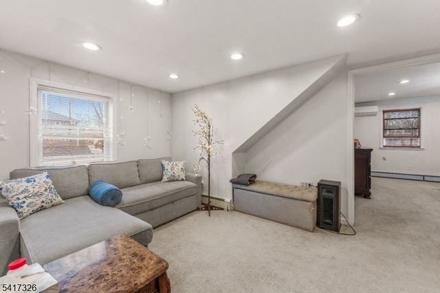 83 Village Rd, Pequannock Twp., NJ 07444