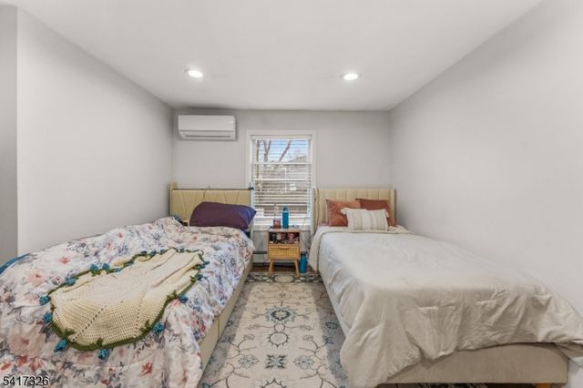 83 Village Rd, Pequannock Twp., NJ 07444