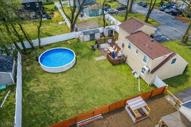 83 Village Rd, Pequannock Twp., NJ 07444