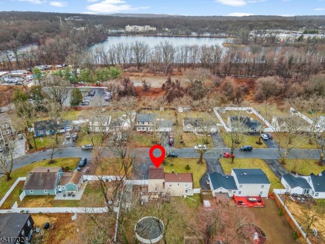 83 Village Rd, Pequannock Twp., NJ 07444