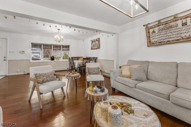 83 Village Rd, Pequannock Twp., NJ 07444