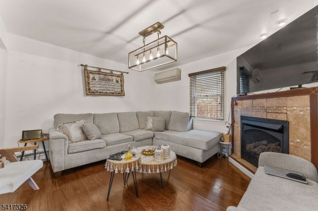 83 Village Rd, Pequannock Twp., NJ 07444