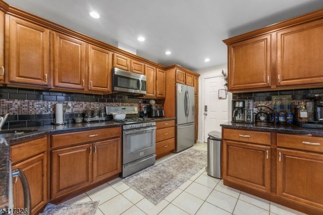 83 Village Rd, Pequannock Twp., NJ 07444