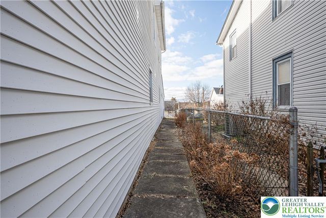 1046 3rd Street, North Catasauqua Bor, PA 18032