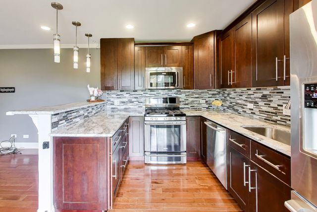 66 GANT Circle E, Streamwood, IL 60107