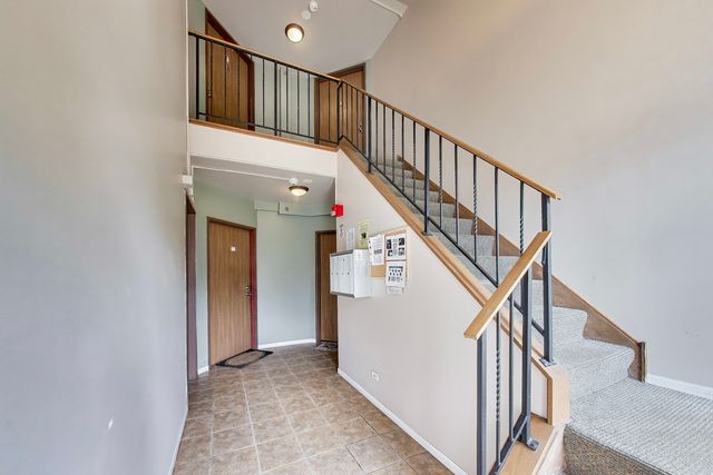 66 GANT Circle E, Streamwood, IL 60107