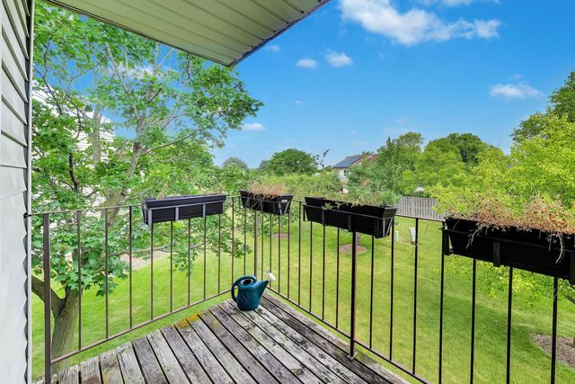 66 GANT Circle E, Streamwood, IL 60107