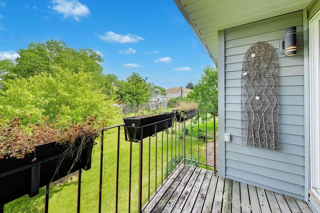 66 GANT Circle E, Streamwood, IL 60107