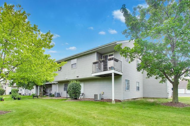 66 GANT Circle E, Streamwood, IL 60107