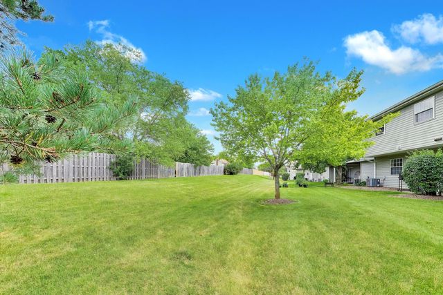 66 GANT Circle E, Streamwood, IL 60107