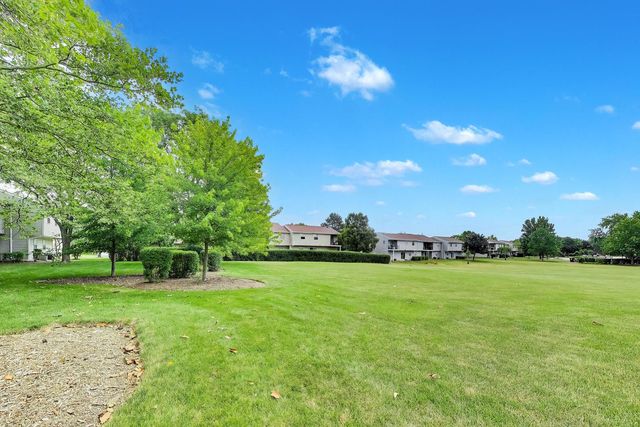 66 GANT Circle E, Streamwood, IL 60107