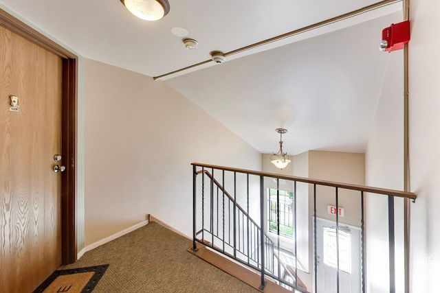66 GANT Circle E, Streamwood, IL 60107