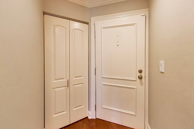 66 GANT Circle E, Streamwood, IL 60107