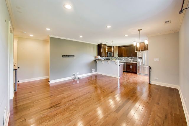66 GANT Circle E, Streamwood, IL 60107
