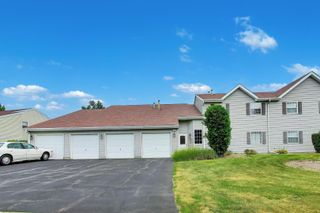 66 GANT Circle E, Streamwood, IL 60107