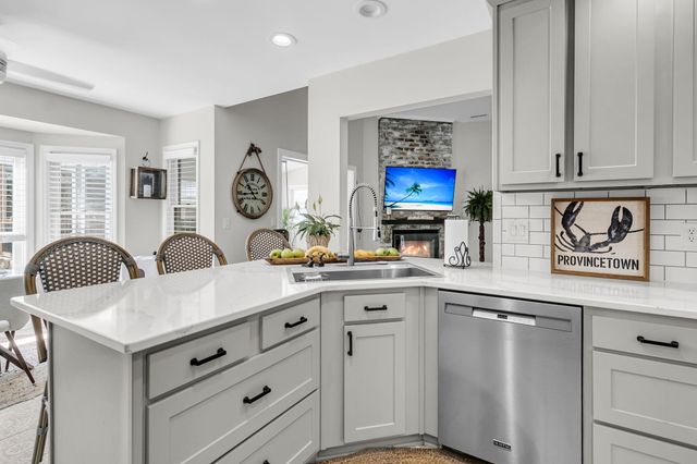 113 Oyster Point Row, Charleston, SC 29412