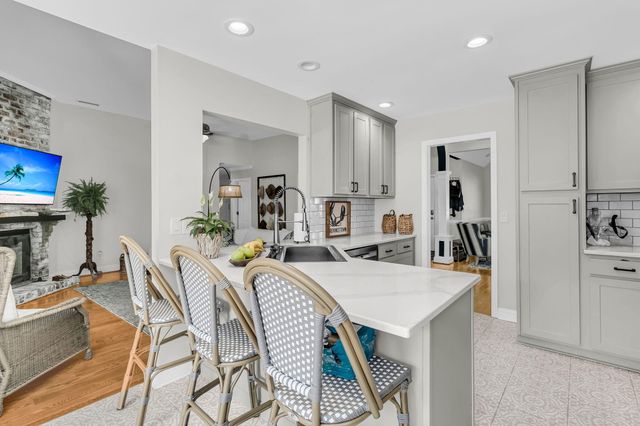 113 Oyster Point Row, Charleston, SC 29412