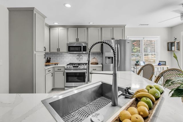 113 Oyster Point Row, Charleston, SC 29412