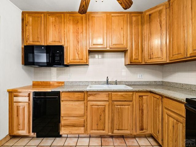 10 Regis Lane, Pueblo, CO 81005