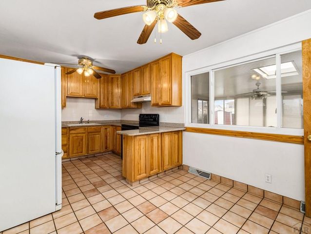 10 Regis Lane, Pueblo, CO 81005