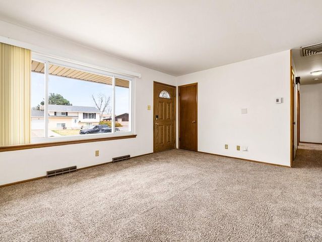 10 Regis Lane, Pueblo, CO 81005