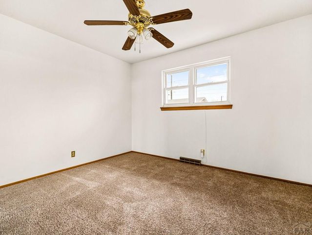 10 Regis Lane, Pueblo, CO 81005