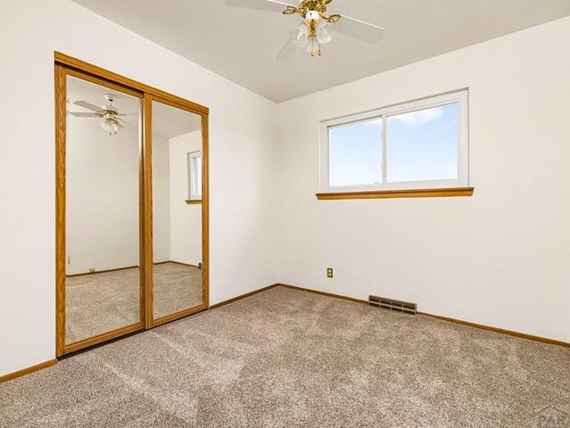 10 Regis Lane, Pueblo, CO 81005