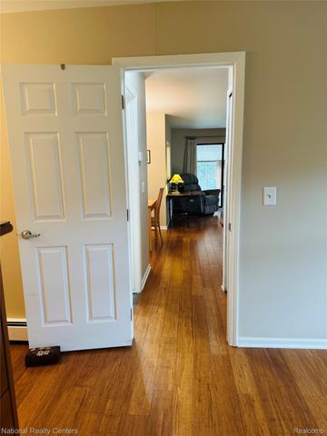 12421 Cambridge Boulevard 4, Green Oak Township, MI 48178