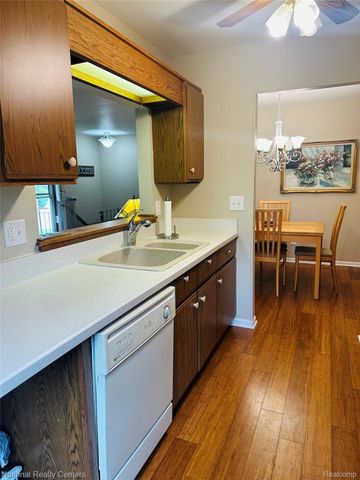 12421 Cambridge Boulevard 4, Green Oak Township, MI 48178