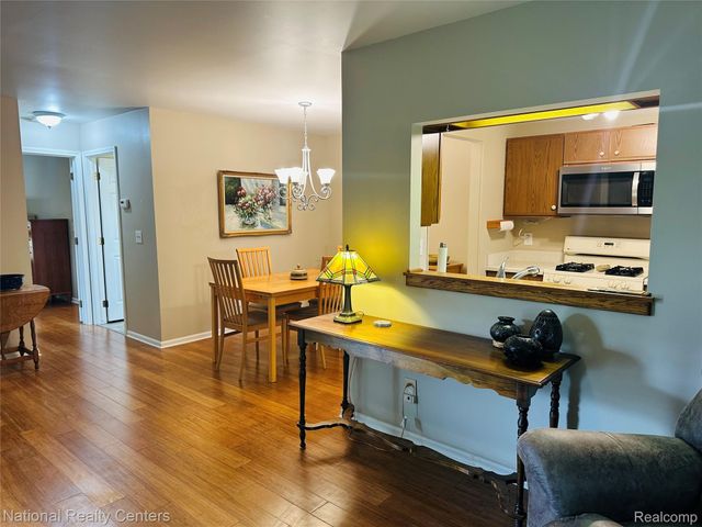 12421 Cambridge Boulevard 4, Green Oak Township, MI 48178