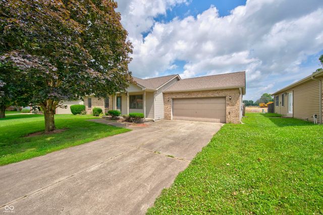 2530 Cedarridge, Columbus, IN 47203