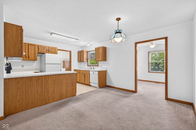 2530 Cedarridge, Columbus, IN 47203