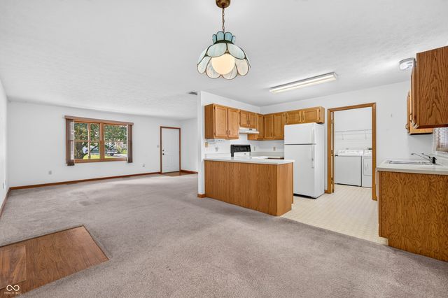 2530 Cedarridge, Columbus, IN 47203
