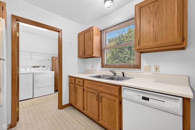 2530 Cedarridge, Columbus, IN 47203