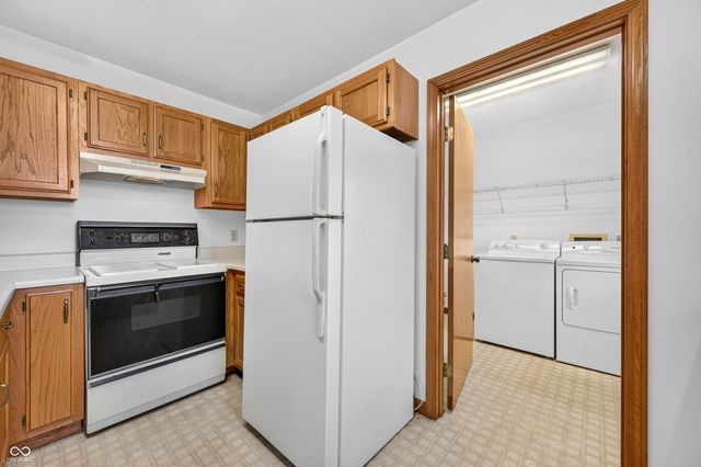 2530 Cedarridge, Columbus, IN 47203