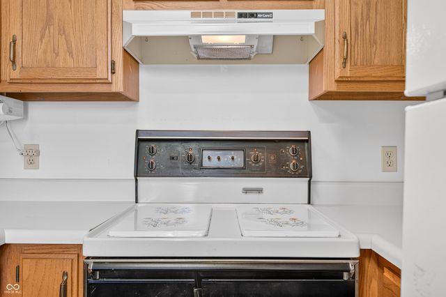 2530 Cedarridge, Columbus, IN 47203
