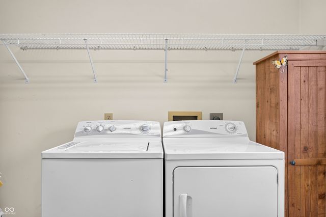 2530 Cedarridge, Columbus, IN 47203