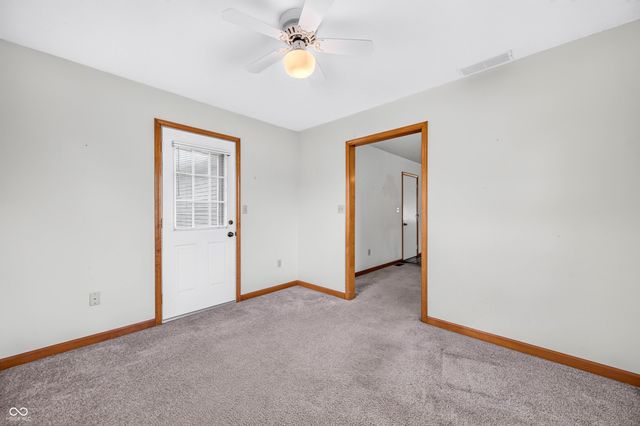 2530 Cedarridge, Columbus, IN 47203