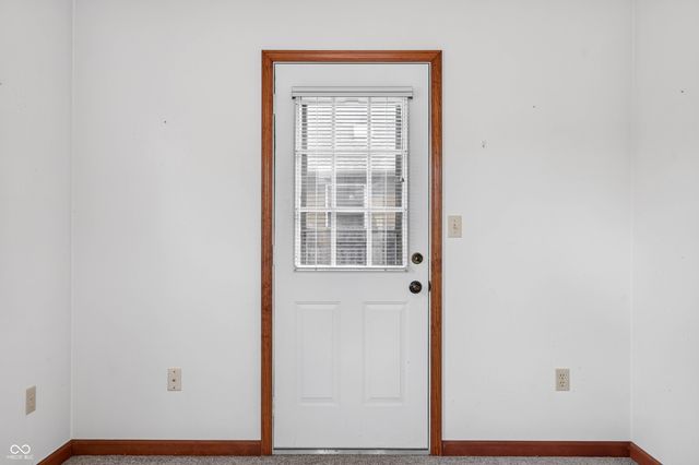 2530 Cedarridge, Columbus, IN 47203