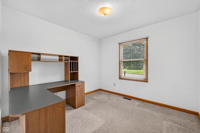 2530 Cedarridge, Columbus, IN 47203