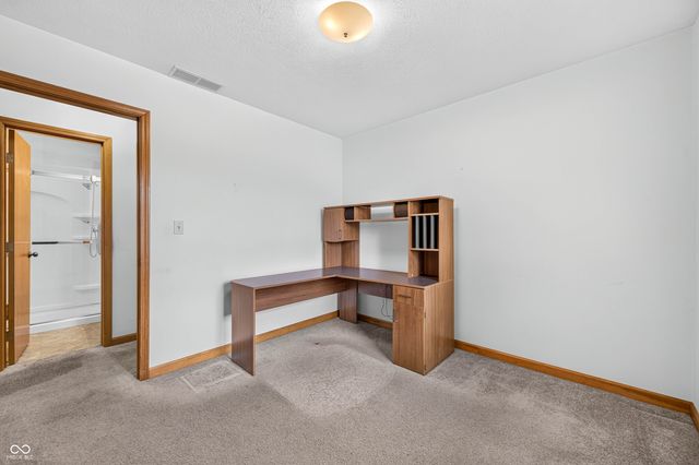 2530 Cedarridge, Columbus, IN 47203