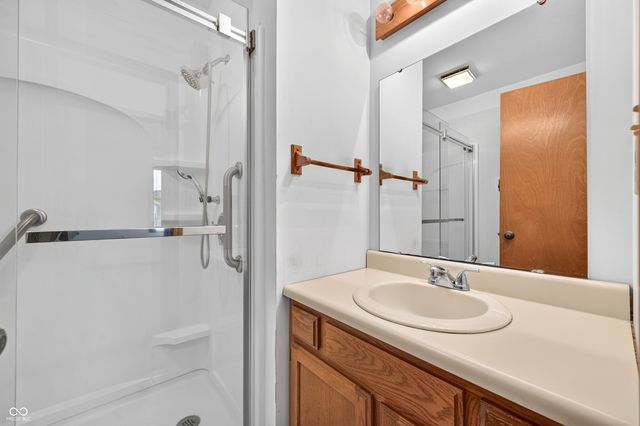 2530 Cedarridge, Columbus, IN 47203