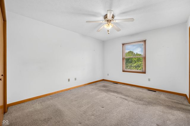 2530 Cedarridge, Columbus, IN 47203