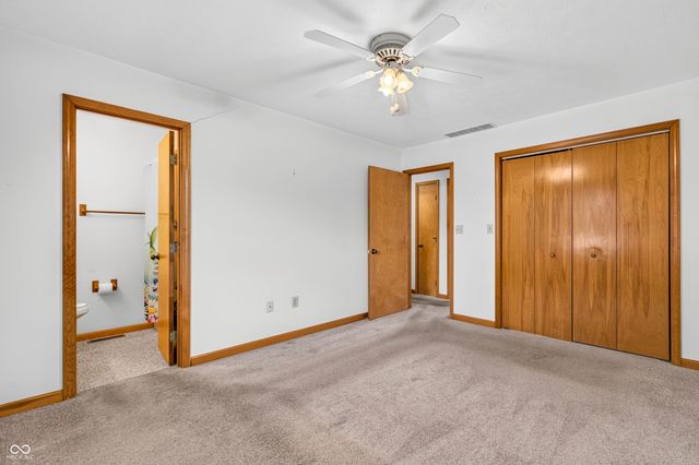 2530 Cedarridge, Columbus, IN 47203